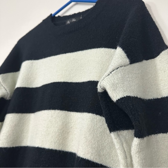 Lyla & Luxe wool blend striped white and black distressed edge sweater size S - Picture 8 of 13